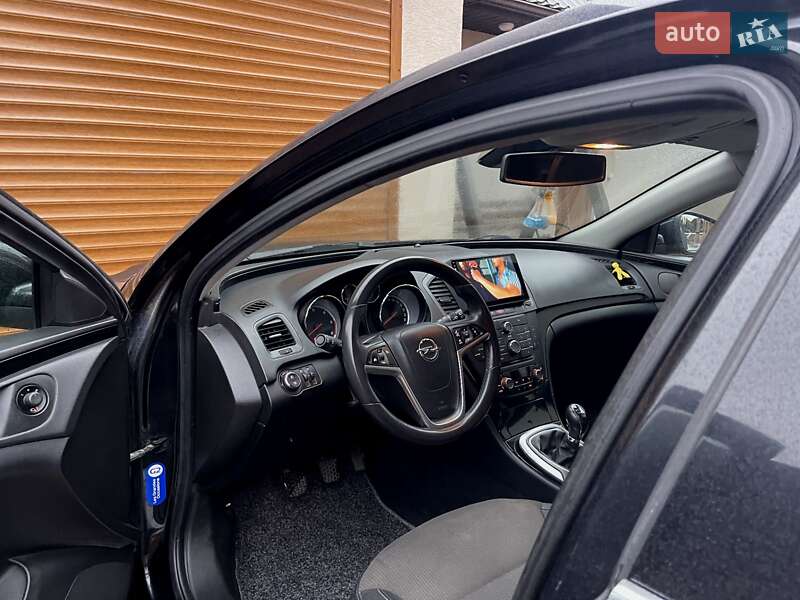 Седан Opel Insignia 2009 в Ровно