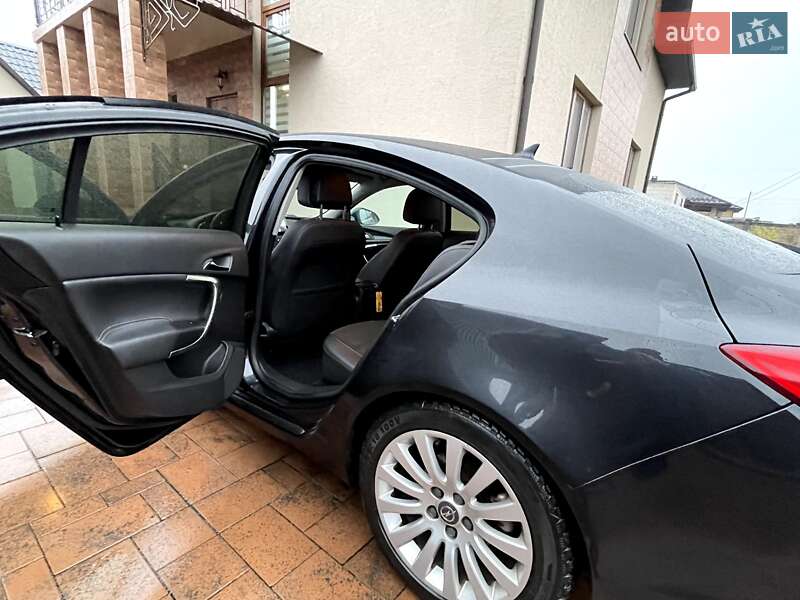 Седан Opel Insignia 2009 в Ровно