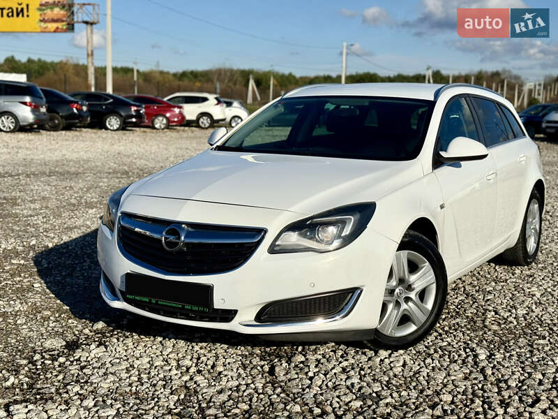 Универсал Opel Insignia 2016 в Новояворовске