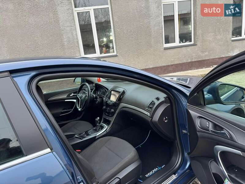 Седан Opel Insignia 2015 в Івано-Франківську