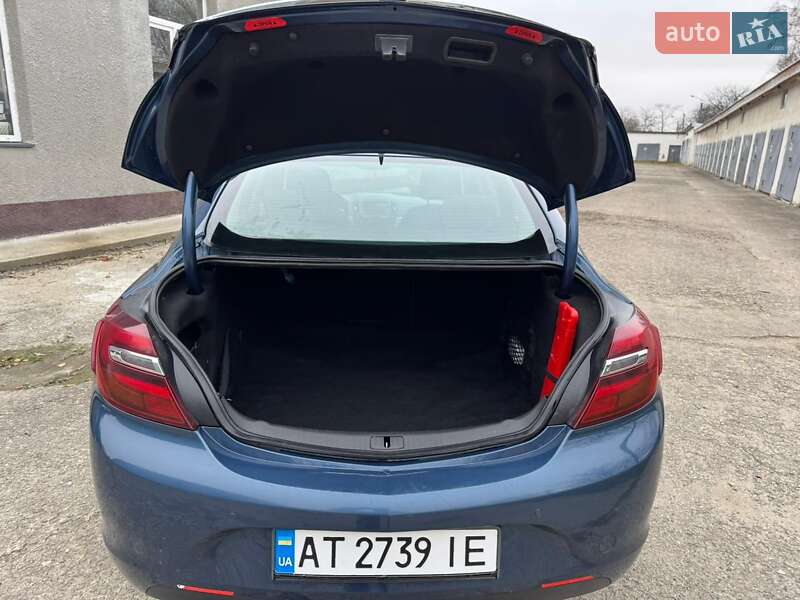 Седан Opel Insignia 2015 в Івано-Франківську