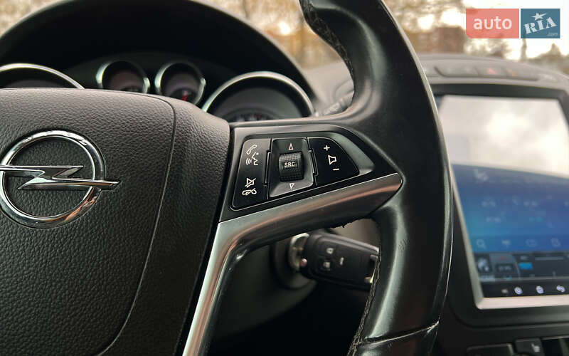 Седан Opel Insignia 2012 в Львове