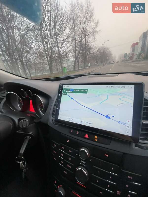 Седан Opel Insignia 2009 в Ровно