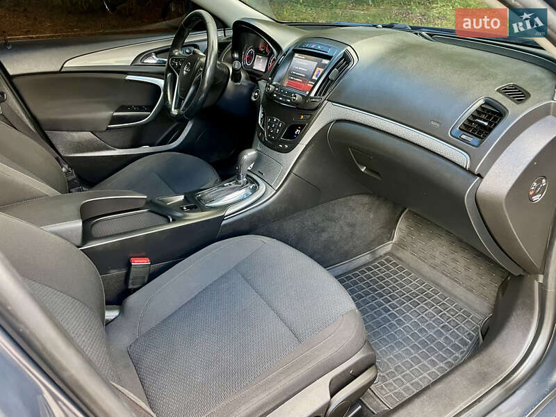 Универсал Opel Insignia 2015 в Остроге
