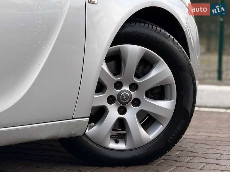 Универсал Opel Insignia 2016 в Киеве