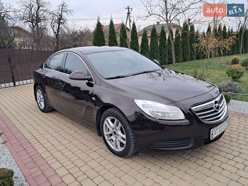 Седан Opel Insignia 2013 в Калуше