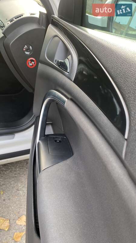 Универсал Opel Insignia 2012 в Киеве