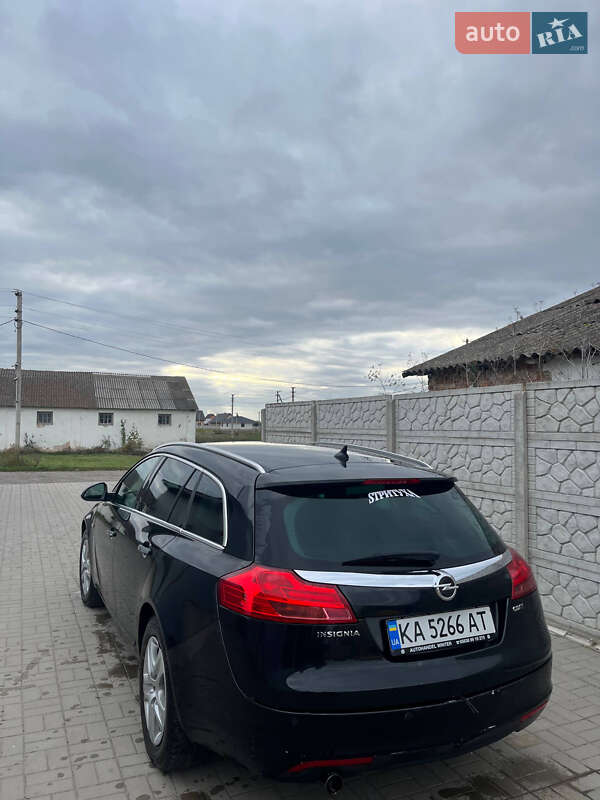 Универсал Opel Insignia 2010 в Березному