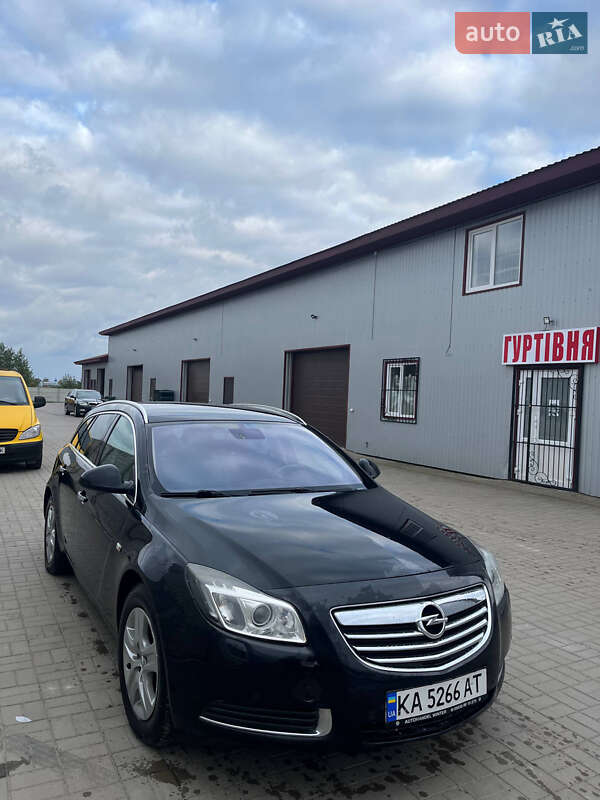 Универсал Opel Insignia 2010 в Березному