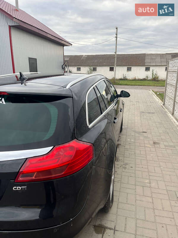 Универсал Opel Insignia 2010 в Березному