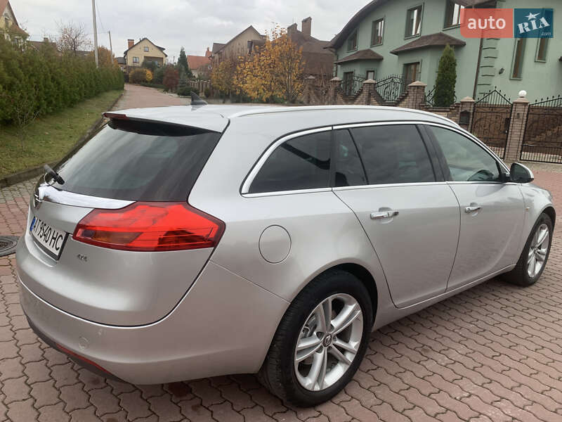 Універсал Opel Insignia 2011 в Чернівцях