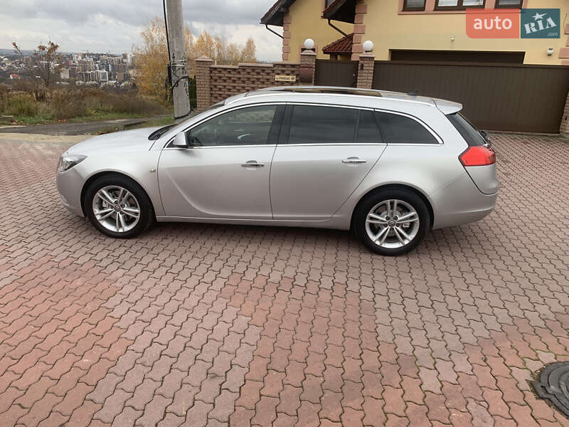 Універсал Opel Insignia 2011 в Чернівцях