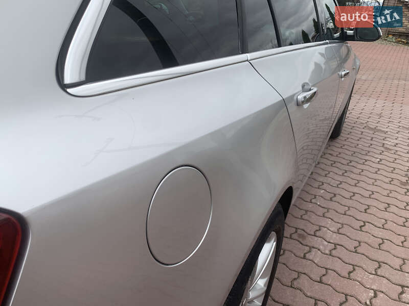 Універсал Opel Insignia 2011 в Чернівцях