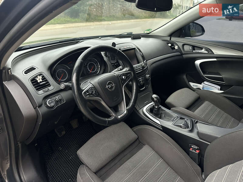 Седан Opel Insignia 2014 в Івано-Франківську