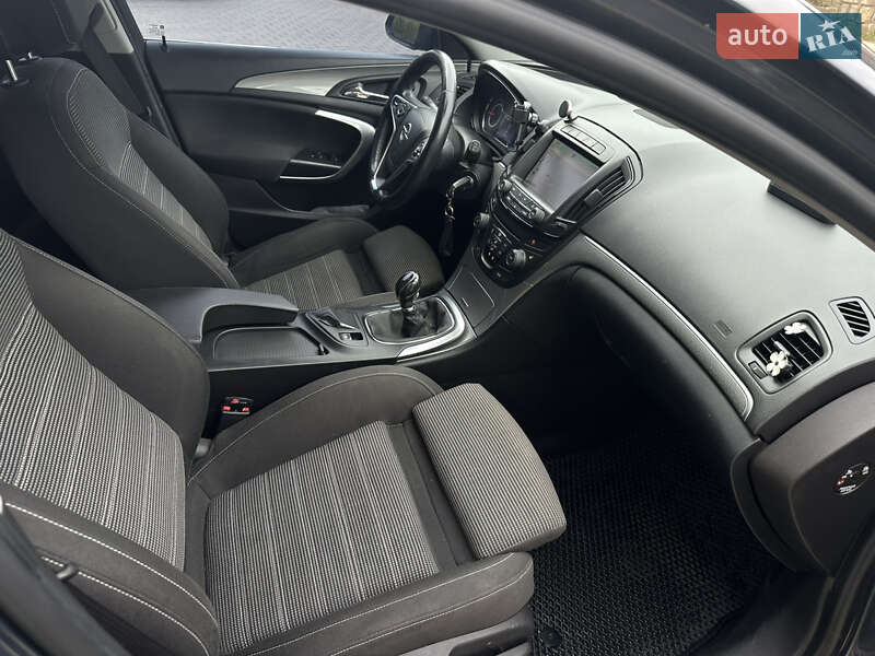 Седан Opel Insignia 2014 в Івано-Франківську