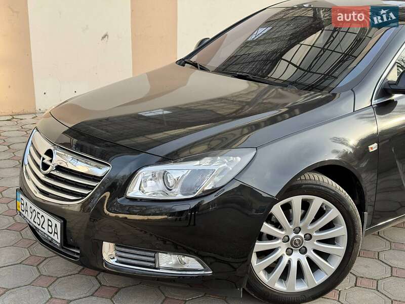 Седан Opel Insignia 2010 в Чорноморську