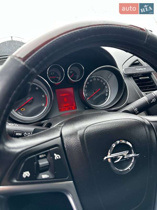 Универсал Opel Insignia 2011 в Бучаче