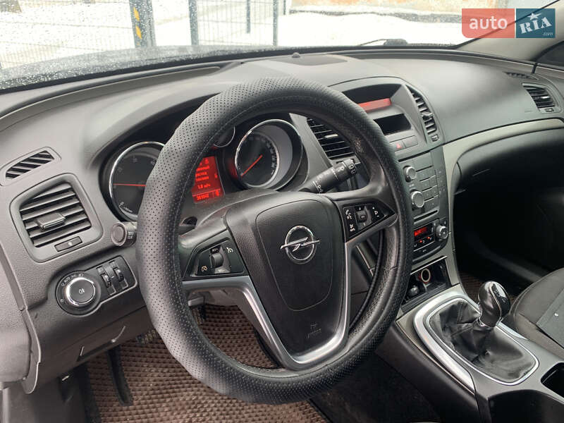 Универсал Opel Insignia 2009 в Новой Ушице
