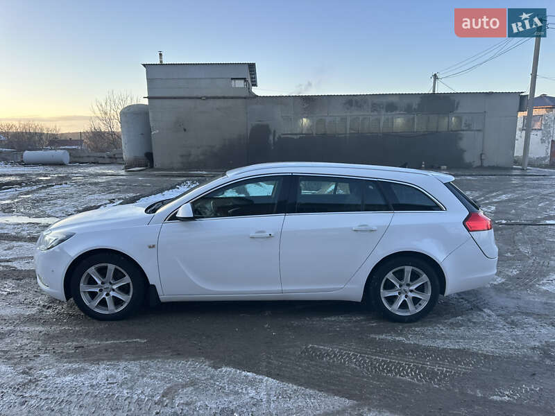 Универсал Opel Insignia 2012 в Городке