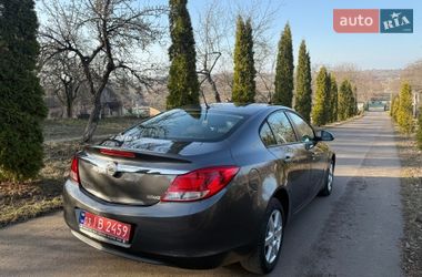 Седан Opel Insignia 2009 в Балті