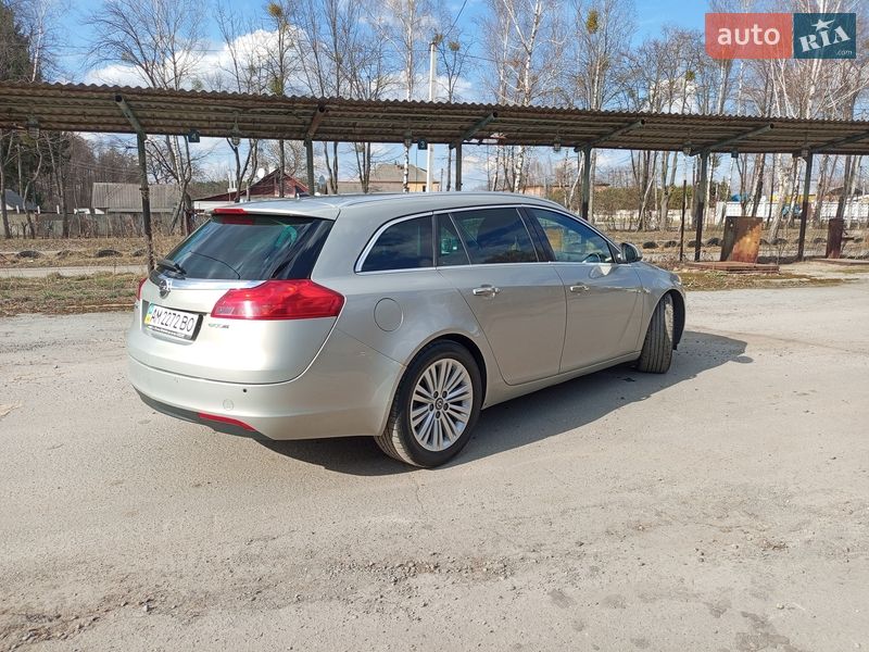 Універсал Opel Insignia 2011 в Звягелі