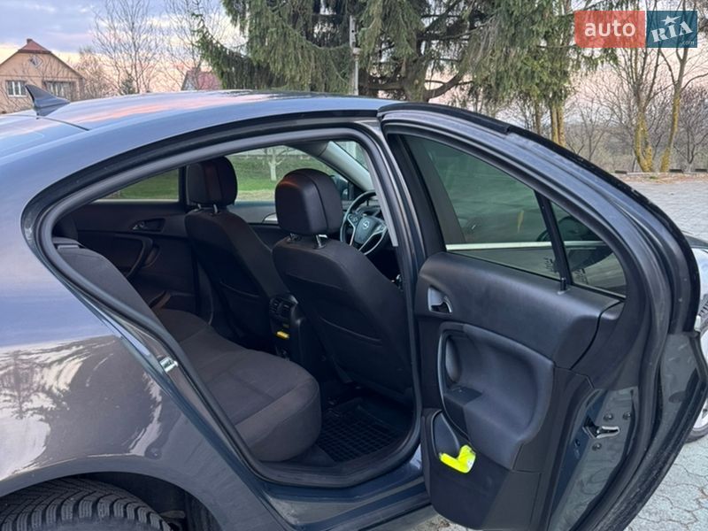 Седан Opel Insignia 2014 в Дубні