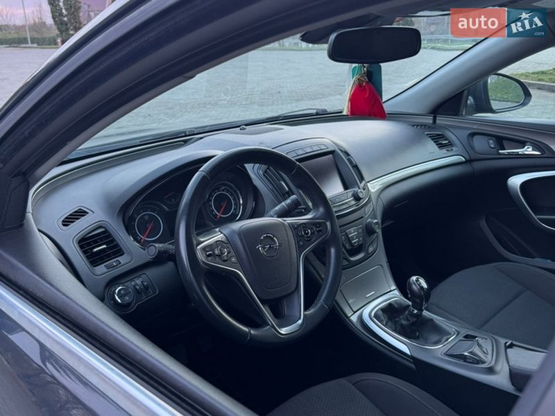 Седан Opel Insignia 2014 в Дубні