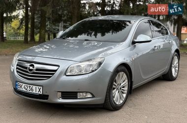 Седан Opel Insignia 2012 в Ровно