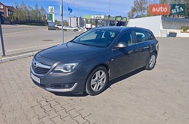 Універсал Opel Insignia 2015 в Чернівцях