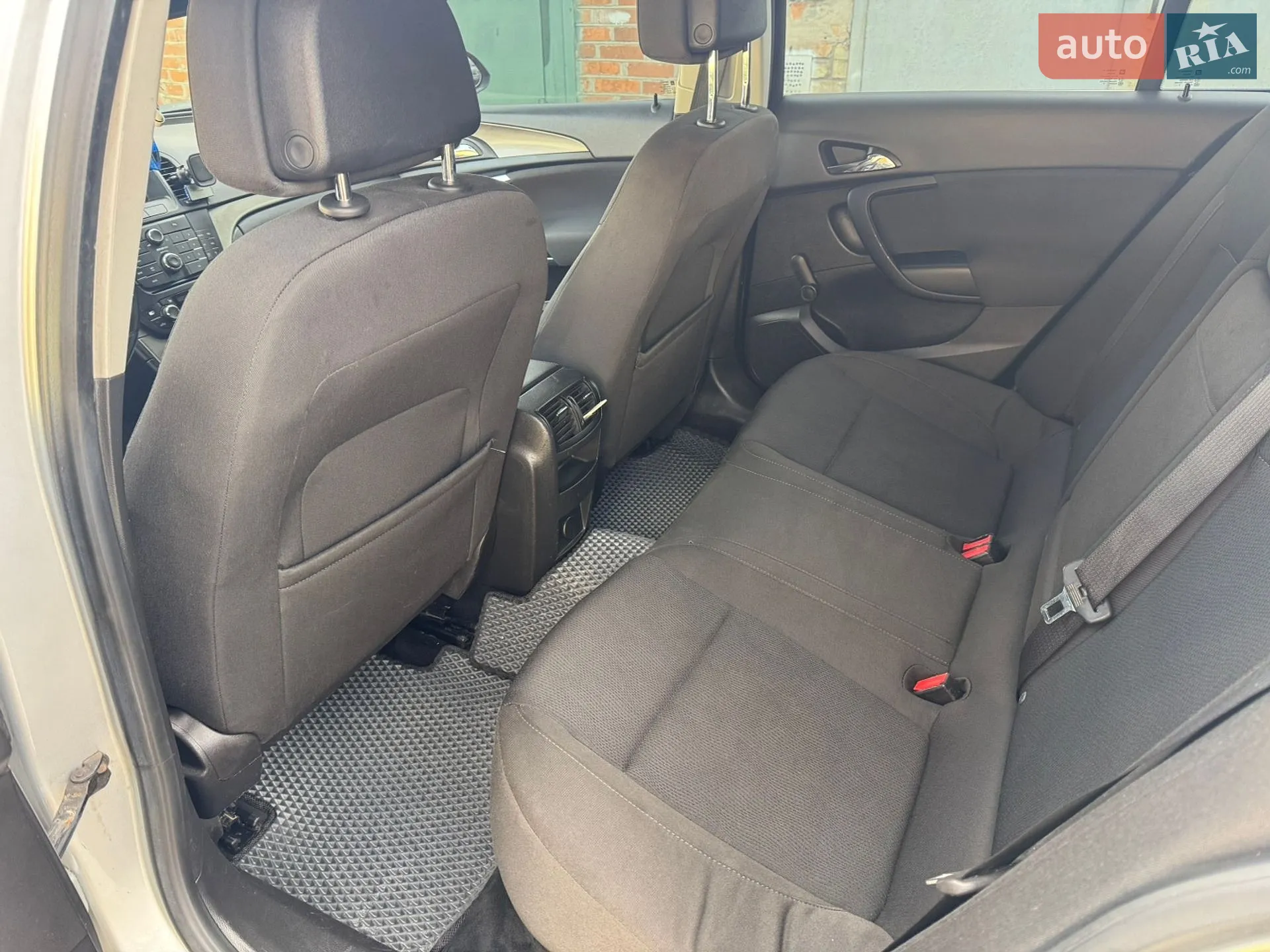 2010 Opel Insignia - мініатюра 10