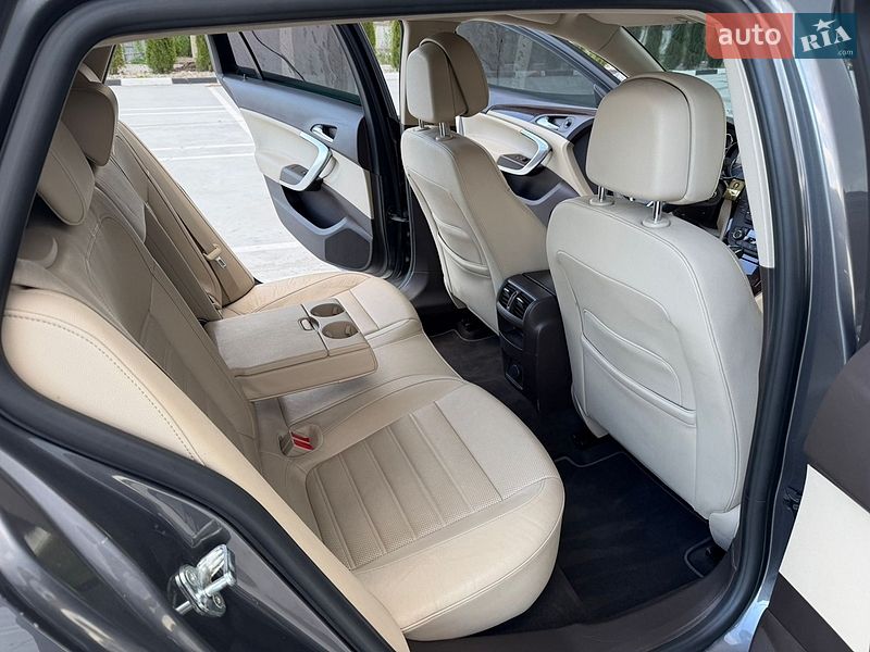 Универсал Opel Insignia 2012 в Звягеле