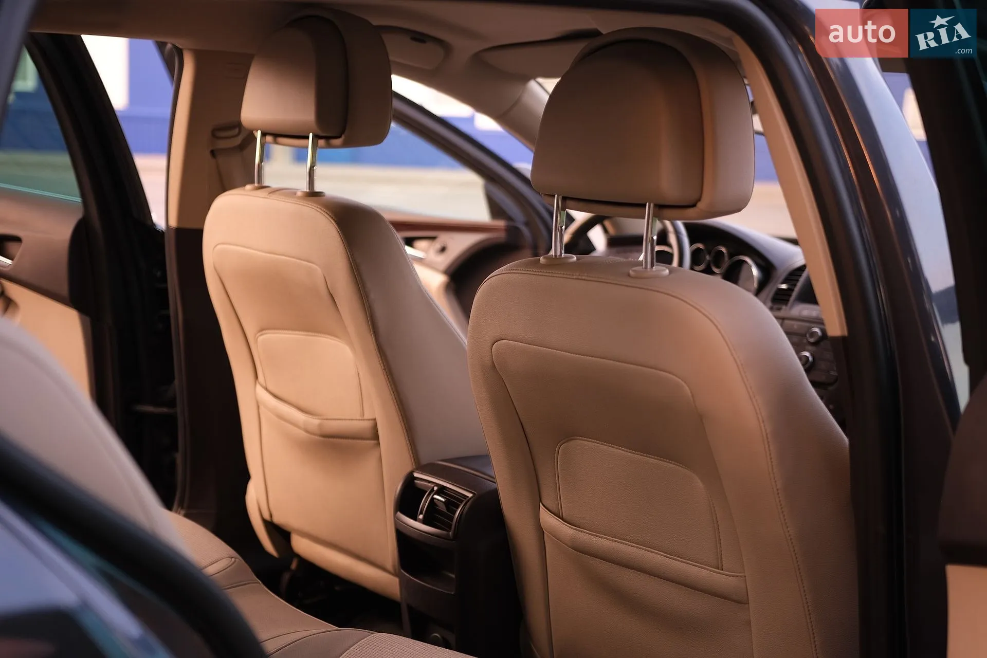 2010 Opel Insignia - мініатюра 12