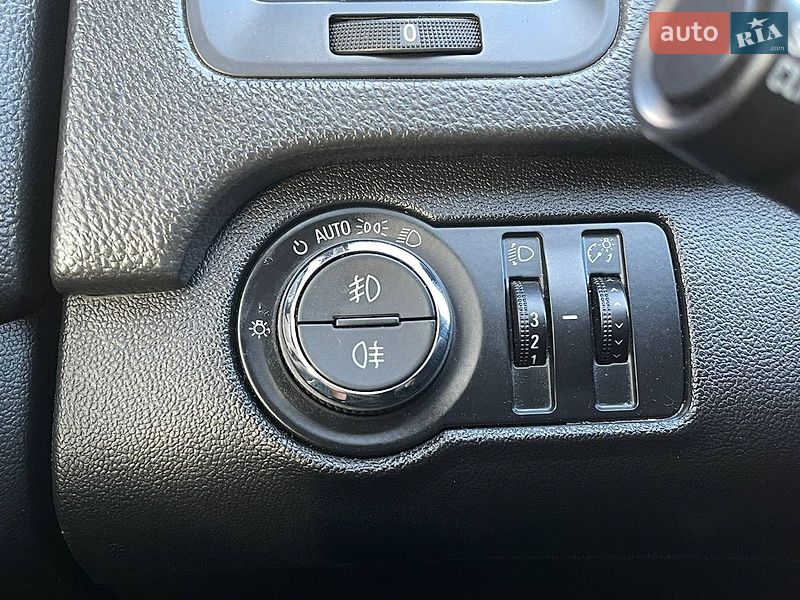 Лифтбек Opel Insignia 2010 в Киеве