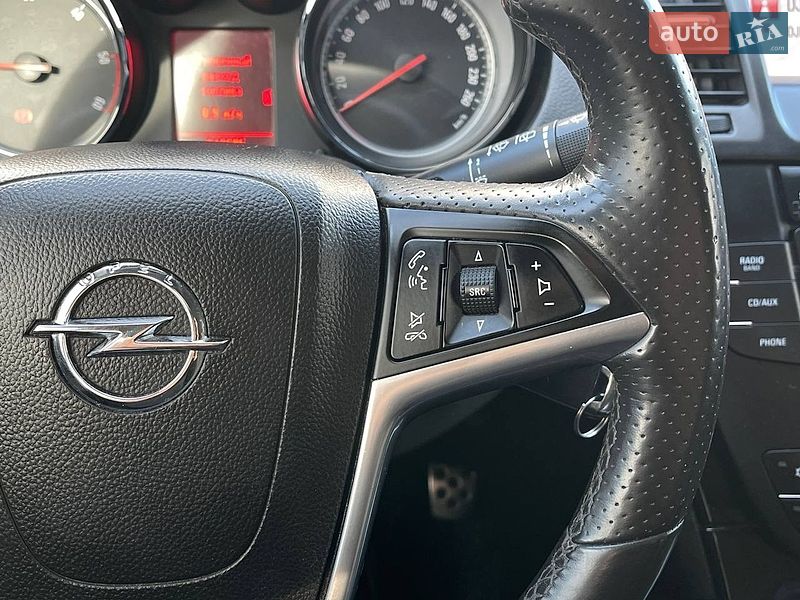 Лифтбек Opel Insignia 2010 в Киеве