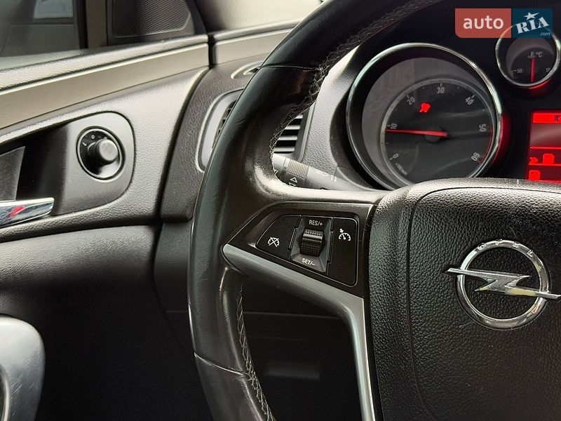 Седан Opel Insignia 2012 в Львове