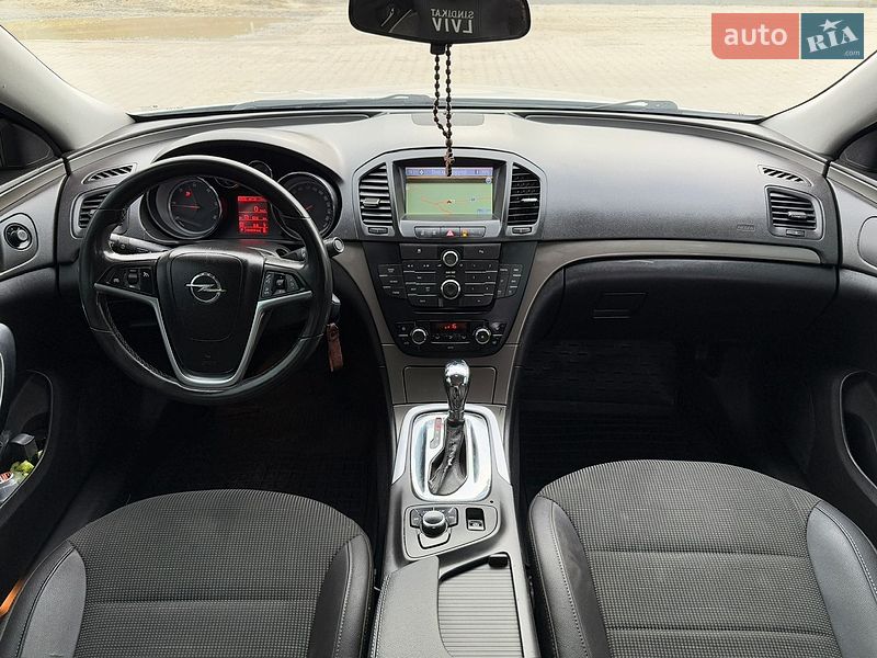 Седан Opel Insignia 2012 в Львове