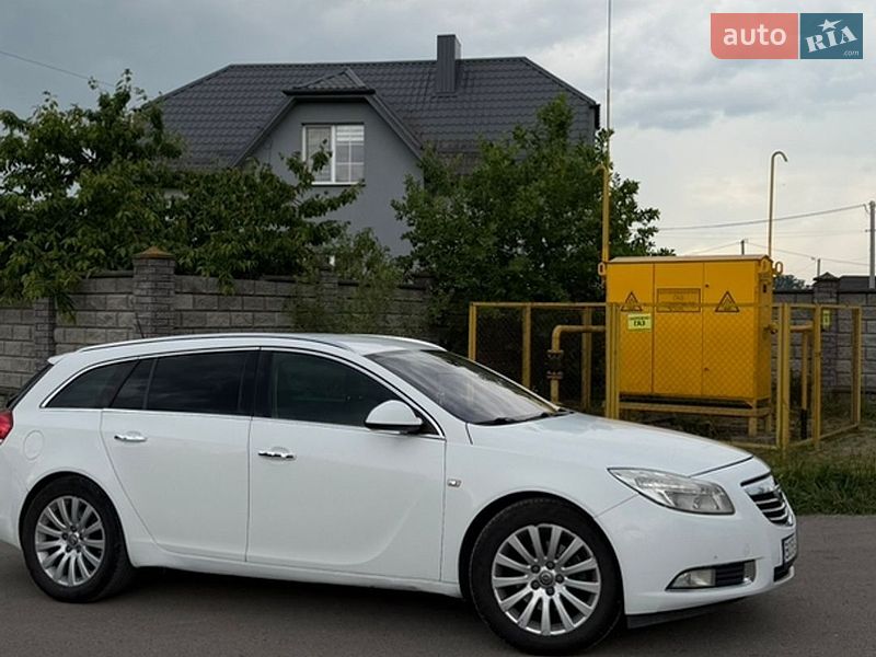 Универсал Opel Insignia 2010 в Ровно