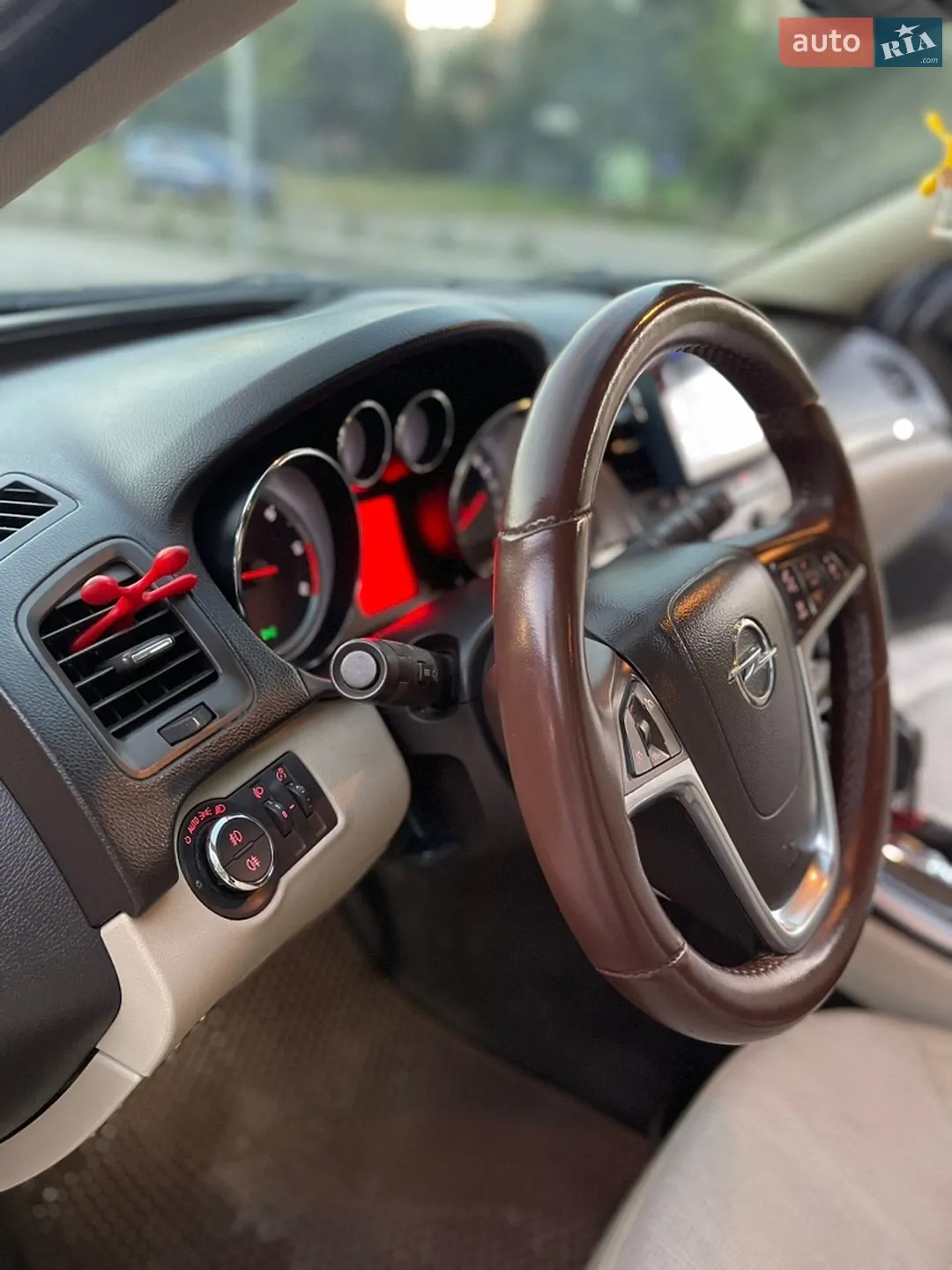 2010 Opel Insignia - мініатюра 12