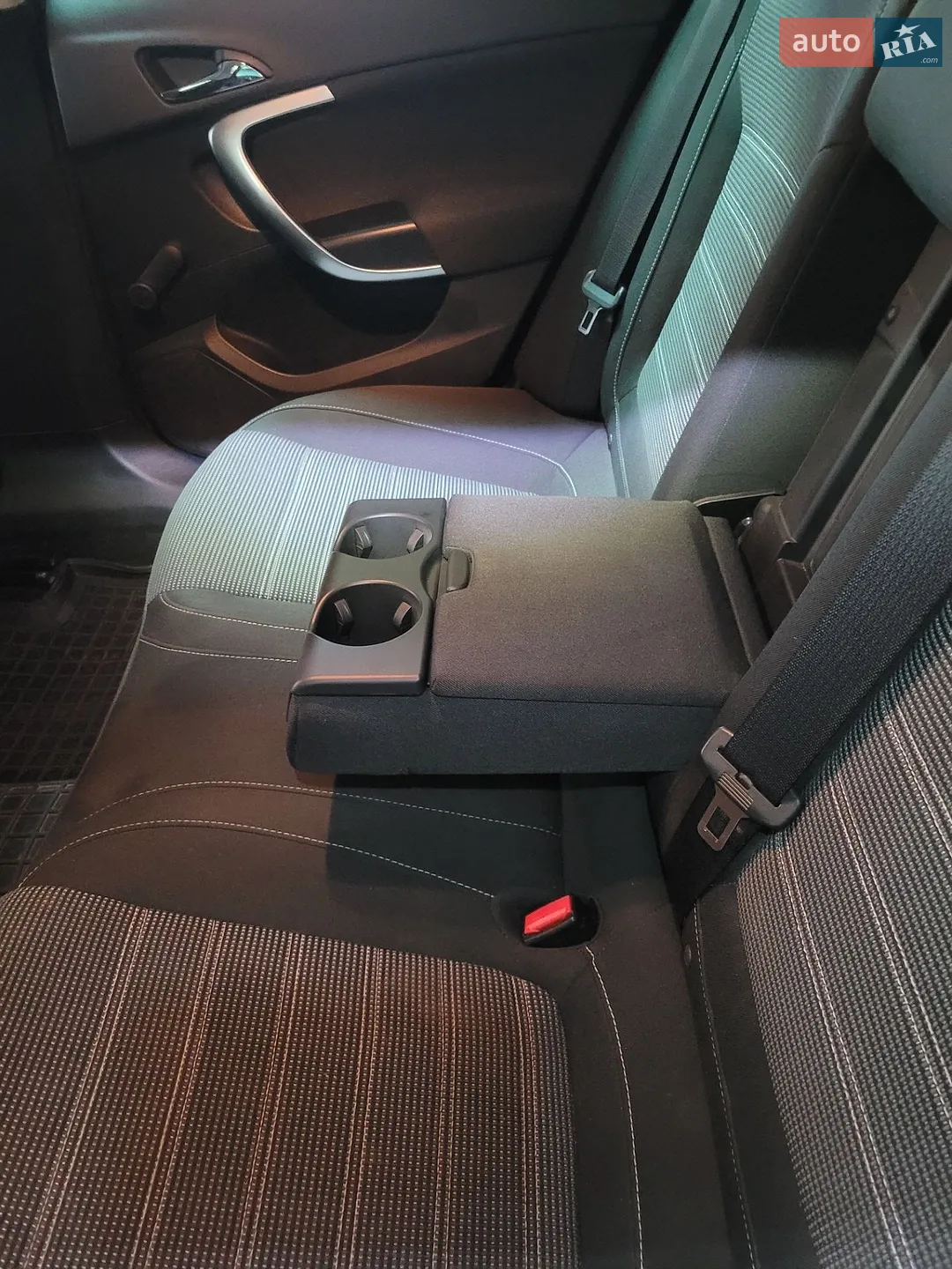 2010 Opel Insignia - мініатюра 5