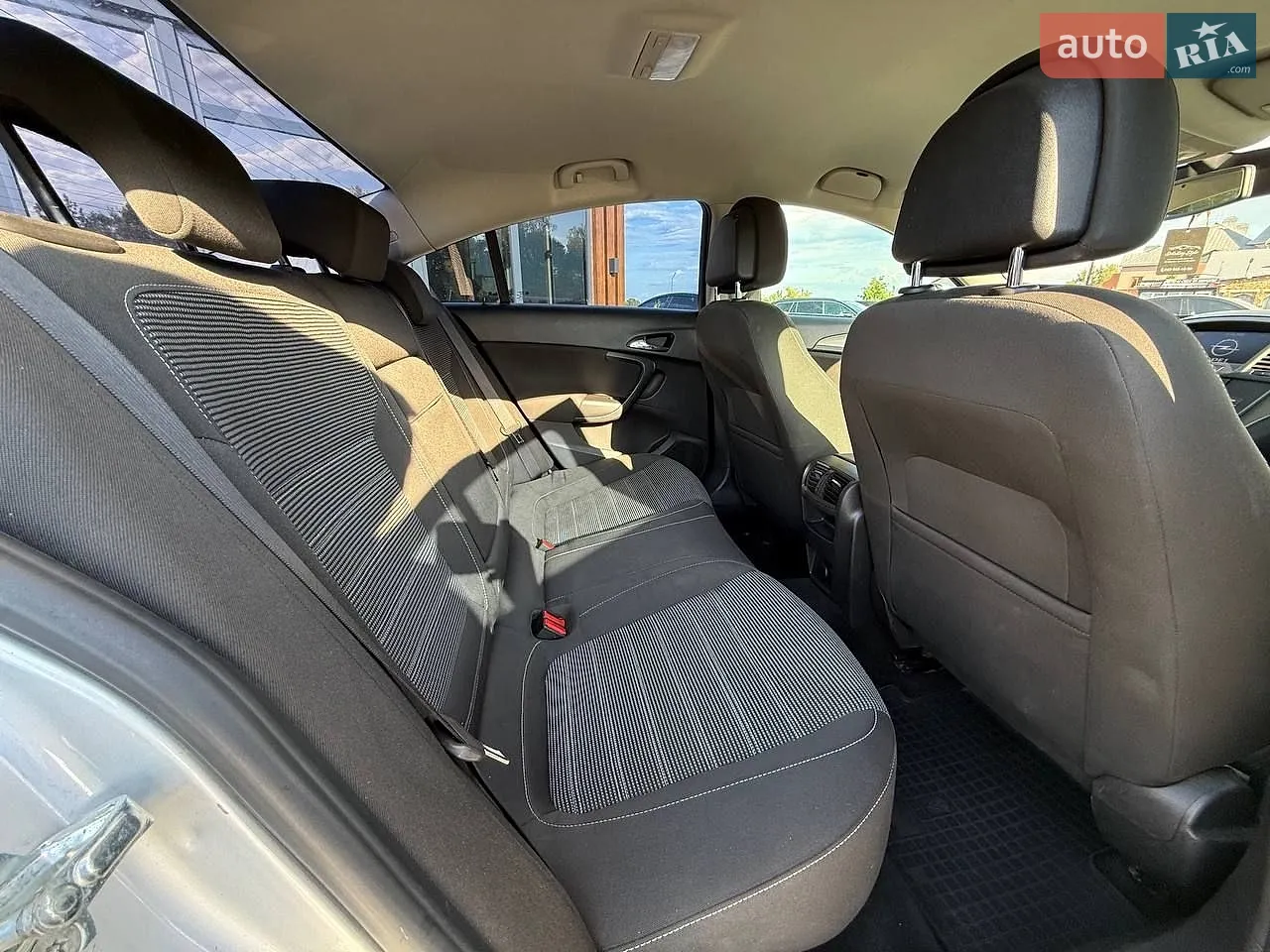 2010 Opel Insignia - мініатюра 19