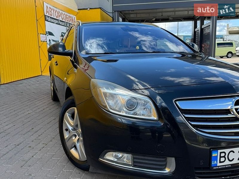 Универсал Opel Insignia 2010 в Новояворовске