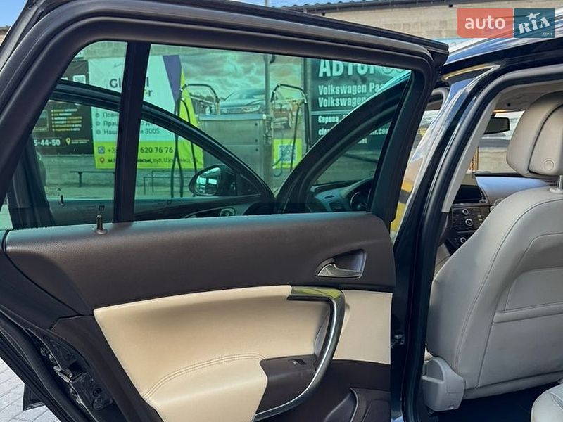 Универсал Opel Insignia 2010 в Новояворовске