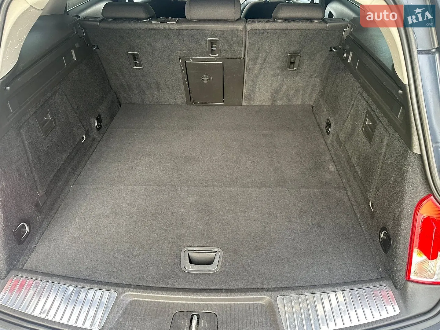 2010 Opel Insignia - мініатюра 11