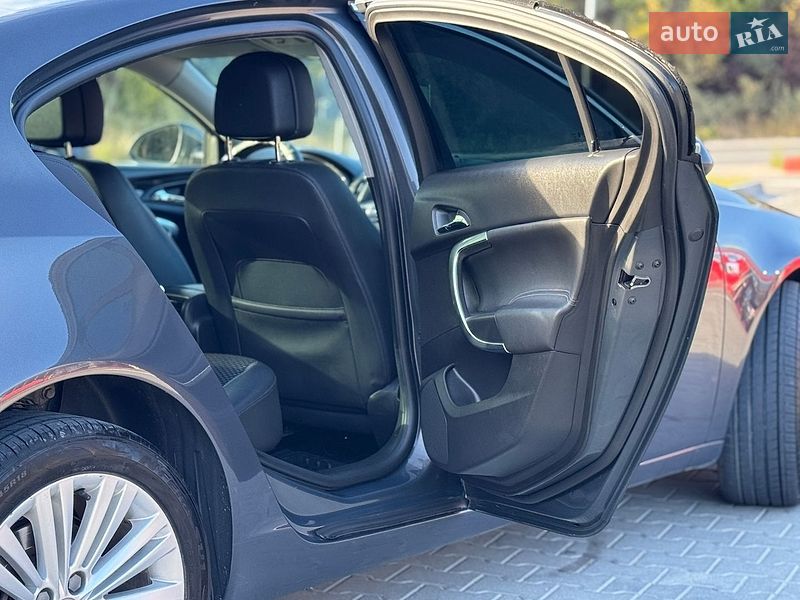 Седан Opel Insignia 2014 в Тернополе