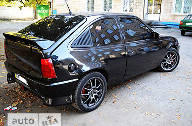 Хэтчбек Opel Kadett 1986 в 
