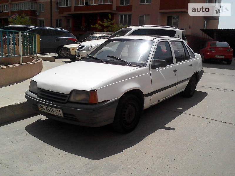 Седан Opel Kadett 1986 в Одессе