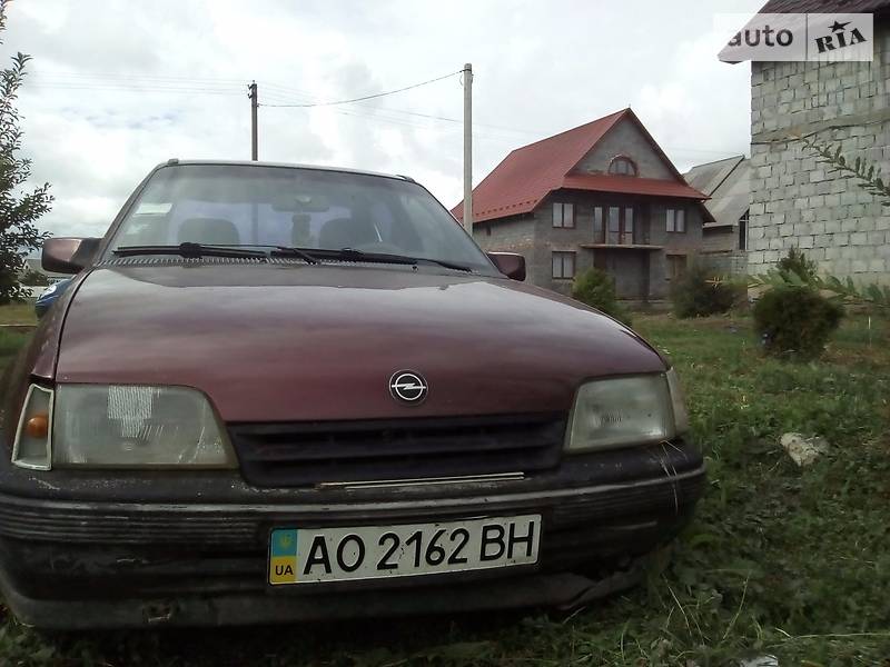 Седан Opel Kadett 1991 в Иршаве