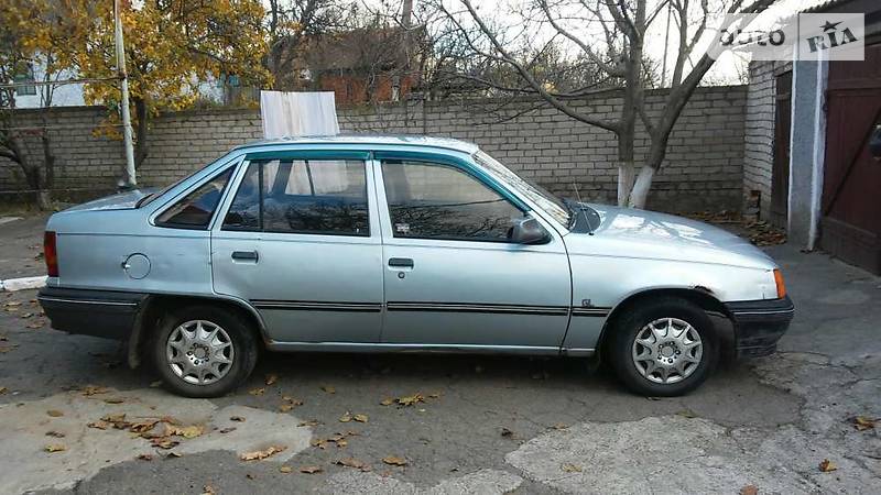 Седан Opel Kadett 1986 в Вознесенську