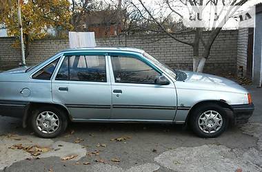 Седан Opel Kadett 1986 в Вознесенске