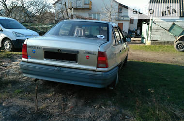Седан Opel Kadett 1988 в Радехове